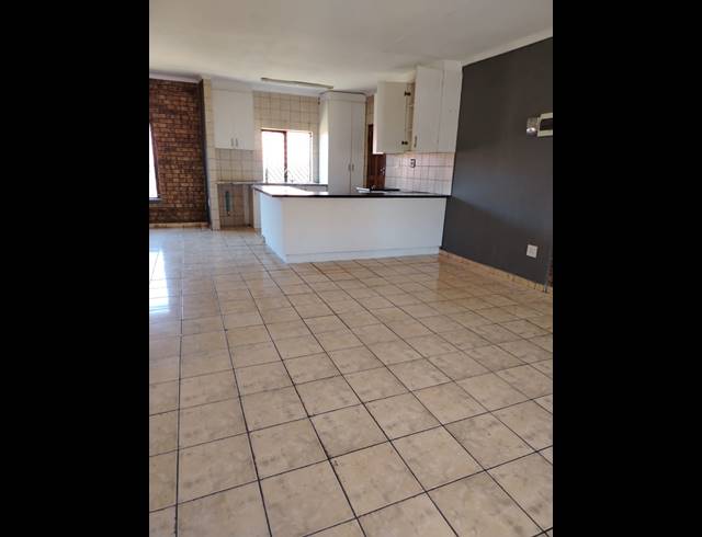 3 BEDROOM APARTMENT FOR SALE IN AMAJUBA PARK